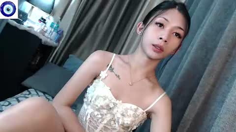 Snapshot of hottmolly100403 chatting on July 10, 1:32 am SCARLET online show from July 10, 1:32 am