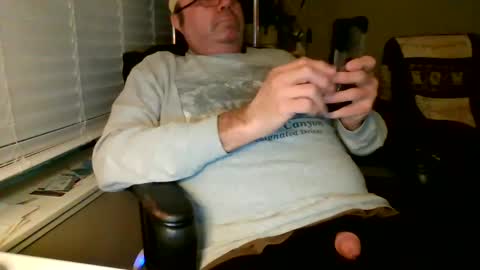 Snapshot of hottop_1981 chatting on February 4, 12:40 am Hottop 1981 online show from February 4, 12:40 am