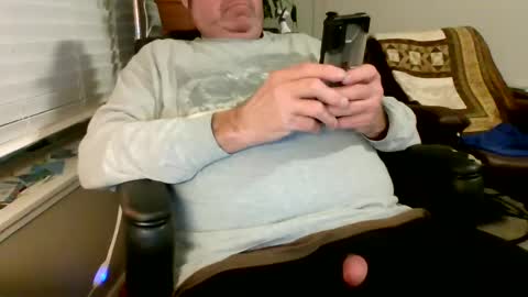 Snapshot of hottop_1981 chatting on February 11, 2:14 am Hottop 1981 online show from February 11, 2:14 am