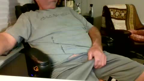 Snapshot of hottop_1981 chatting on February 27, 3:47 am Hottop 1981 online show from February 27, 3:47 am