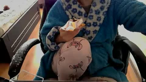 Mary online show from April 14, 12:33 pm