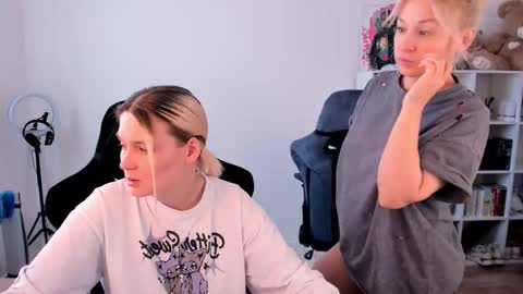 Nessie and Jessie online show from February 6, 11:57 am