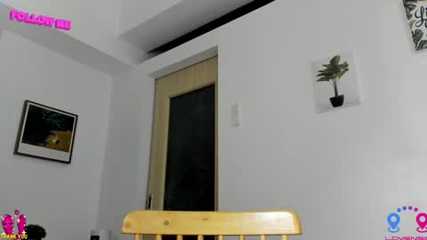 Snapshot of hottycrishinaxx chatting on December 8, 10:19 am crishinahotty online show from December 8, 10:19 am