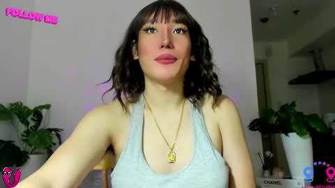 Snapshot of hottycrishinaxx chatting on February 23, 3:02 am crishinahotty online show from February 23, 3:02 am