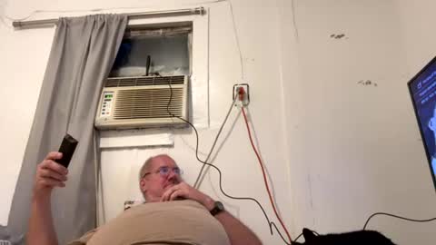 Snapshot of houseflipper chatting on July 21, 12:35 am houseflipper online show from July 21, 12:35 am