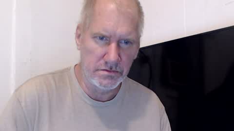 Snapshot of houseflipper chatting on July 29, 3:37 am houseflipper online show from July 29, 3:37 am
