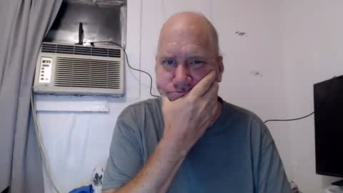 Snapshot of houseflipper chatting on August 4, 6:27 am houseflipper online show from August 4, 6:27 am