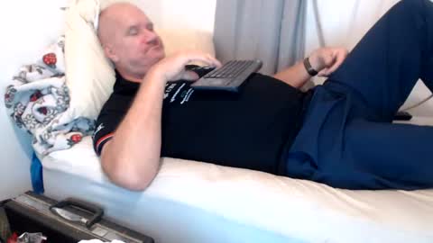 Snapshot of houseflipper chatting on August 7, 4:03 am houseflipper online show from August 7, 4:03 am