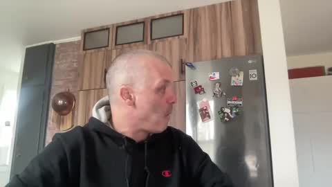 Snapshot of howlingatnothing chatting on December 17, 5:36 pm howlingatnothing online show from December 17, 5:36 pm