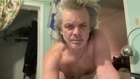 Snapshot of howlingatnothing chatting on November 23, 11:59 pm howlingatnothing online show from November 23, 11:59 pm