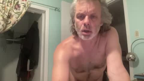 Snapshot of howlingatnothing chatting on December 20, 2:40 am howlingatnothing online show from December 20, 2:40 am