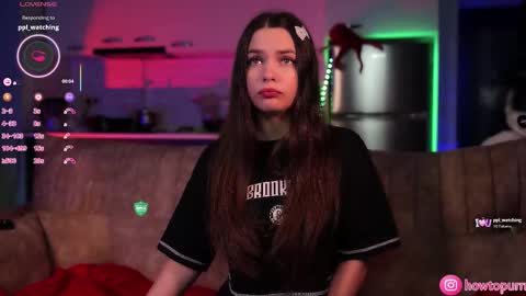 Mia online show from November 15, 4:36 pm