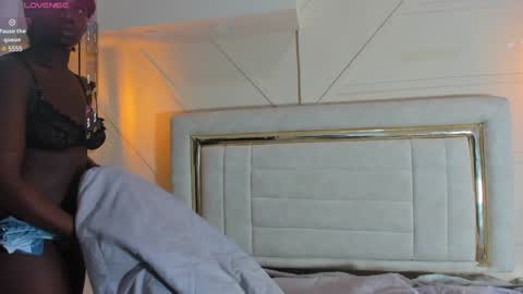 Snapshot of huddah_cam chatting on December 28, 11:52 am huddah online show from December 28, 11:52 am