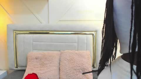 Snapshot of huddah_cam chatting on February 11, 11:21 am huddah online show from February 11, 11:21 am