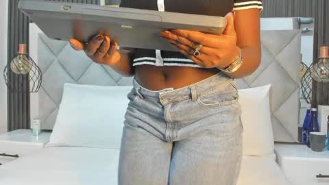 Snapshot of huddah_cam chatting on September 24, 11:13 am huddah online show from September 24, 11:13 am