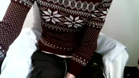 Snapshot of hug_me chatting on February 10, 9:35 am Keanu online show from February 10, 9:35 am