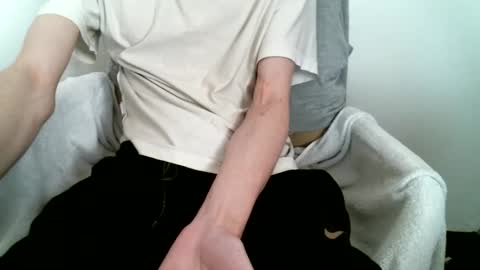 Snapshot of hug_me chatting on February 12, 1:50 pm Keanu online show from February 12, 1:50 pm