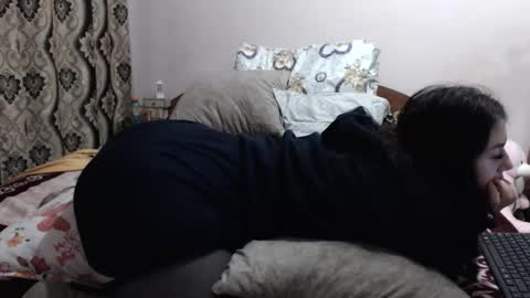 hugeassdevil online show from April 3, 5:49 am