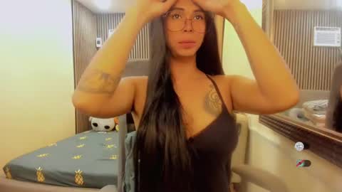 Snapshot of hugecockgoddessxxx chatting on December 31, 1:08 pm Queen karen grey online show from December 31, 1:08 pm