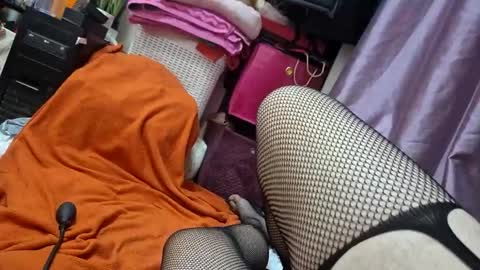 hugedick2469 online show from December 8, 1:02 am