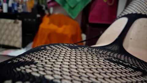 hugedick2469 online show from December 8, 4:04 am