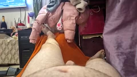 hugedick2469 online show from January 8, 4:44 am