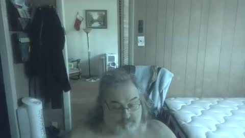 Snapshot of huggybear566 chatting on May 4, 1:40 pm lonely huggy bear online show from May 4, 1:40 pm