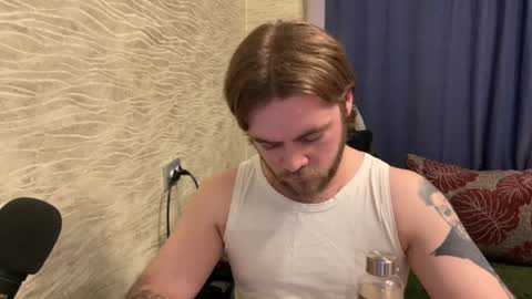 Snapshot of hugo__brad chatting on June 25, 7:18 pm Hugo online show from June 25, 7:18 pm