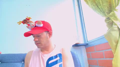 Snapshot of hugo_bighot chatting on December 3, 1:32 pm hugo_bighot online show from December 3, 1:32 pm