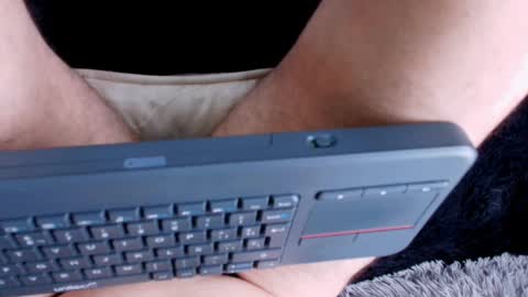 Snapshot of hugo_bighot chatting on December 5, 12:11 pm hugo_bighot online show from December 5, 12:11 pm