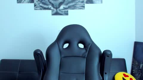 Snapshot of humber_eli chatting on January 14, 2:40 am Eli online show from January 14, 2:40 am