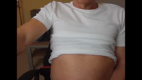 Snapshot of hundeleine chatting on February 14, 10:07 am hundeleine online show from February 14, 10:07 am