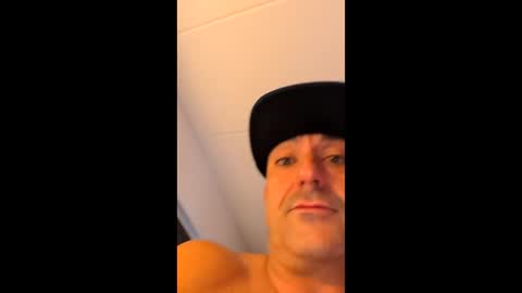 Snapshot of hungitalian40 chatting on March 6, 11:39 am hungitalian40 online show from March 6, 11:39 am