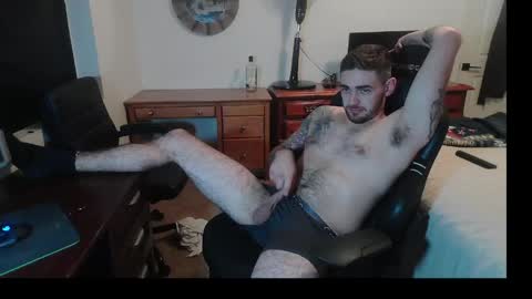 hungmtnman2256 online show from February 26, 3:38 am