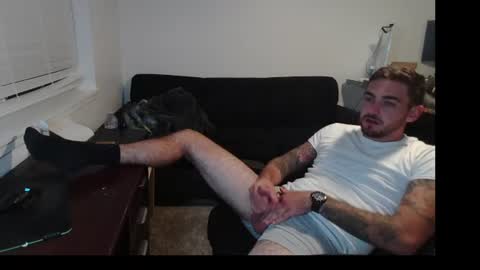 Snapshot of hungmtnman2256 chatting on July 12, 4:47 am hungmtnman2256 online show from July 12, 4:47 am