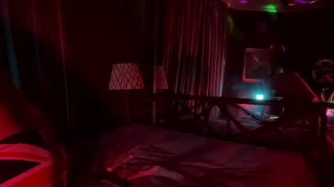 Hungtoplondon online show from February 9, 2:40 pm