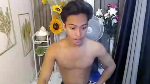 hunk_edward online show from May 14, 7:37 am