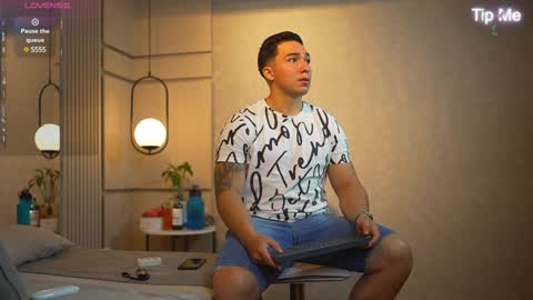 hunk_ryan online show from January 2, 2:35 pm