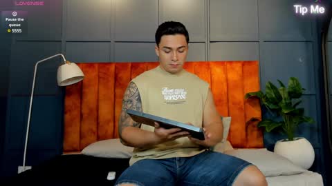 hunk_ryan online show from February 4, 12:33 pm