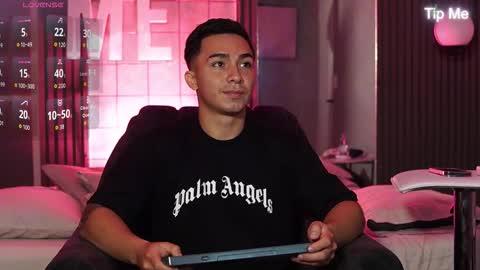 hunk_ryan online show from January 10, 2:08 pm