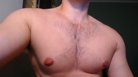 Snapshot of hunkyneighbor chatting on December 29, 5:10 am leo online show from December 29, 5:10 am