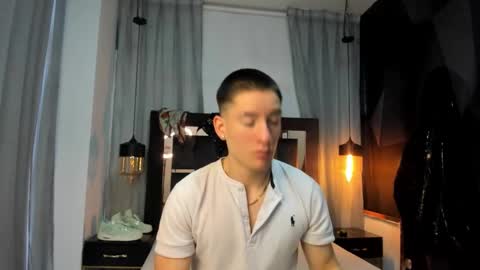 Snapshot of hunterheat_ chatting on January 17, 11:26 am hunterheat_ online show from January 17, 11:26 am