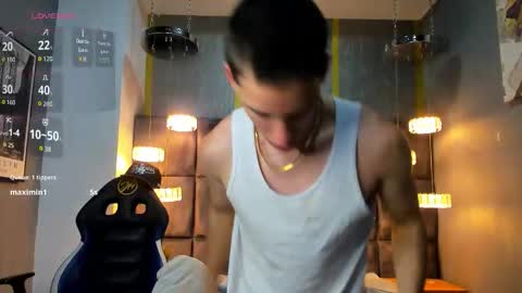 Snapshot of hunterheat_ chatting on March 12, 11:38 am hunterheat_ online show from March 12, 11:38 am