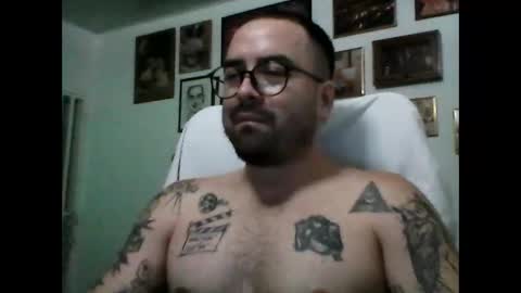 Snapshot of hurtadodirector chatting on April 3, 6:44 am hurtadodirector online show from April 3, 6:44 am