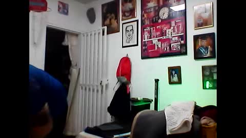 Snapshot of hurtadodirector chatting on April 17, 5:32 am hurtadodirector online show from April 17, 5:32 am