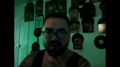 Snapshot of hurtadodirector chatting on April 30, 2:40 am hurtadodirector online show from April 30, 2:40 am
