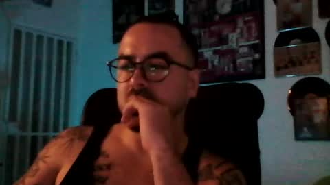 Snapshot of hurtadodirector chatting on June 12, 7:18 am hurtadodirector online show from June 12, 7:18 am
