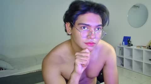 Snapshot of husband_xxx chatting on November 18, 4:00 pm husband_xxx online show from November 18, 4:00 pm