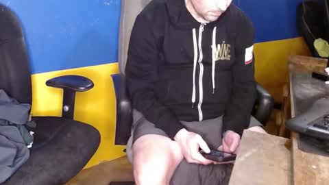 Snapshot of huskyguy chatting on February 8, 5:11 am Huskyguy online show from February 8, 5:11 am