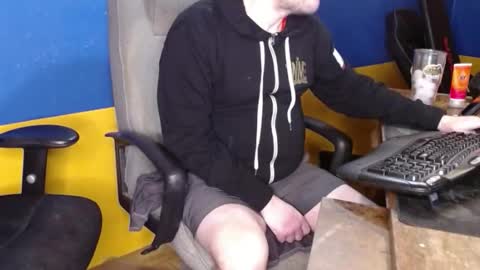 Snapshot of huskyguy chatting on February 9, 4:27 am Huskyguy online show from February 9, 4:27 am